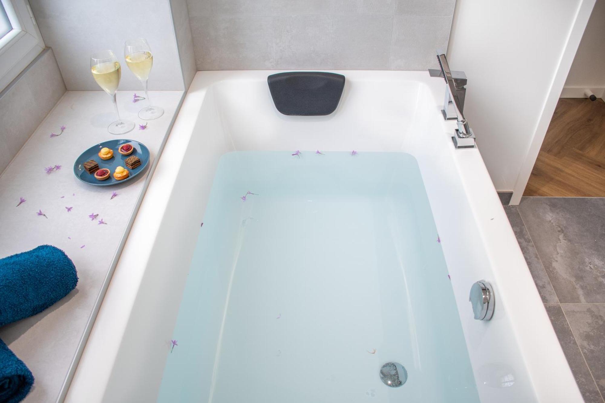 L'Appartement Des Ducs Avec Baignoire Double Nantes Exterior foto